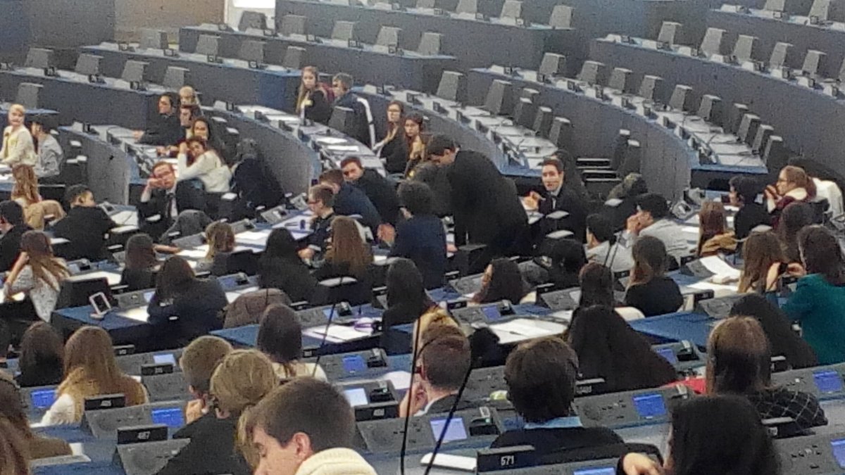 European_Week's tweet photo. We zijn gestart #Euroscola @EP_Belgium https://t.co/R1FM5PpPCG