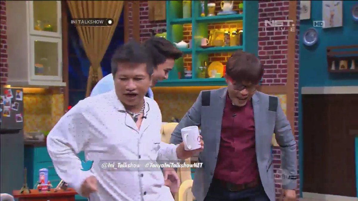 Duosolpet's tweet photo. Lagu bantrex seruuu banget hehee @Ini_Talkshow @aingsaswi @newsuleprikitiw  #TanyaIniTalkshowNET https://t.co/uEFRRDjEgO