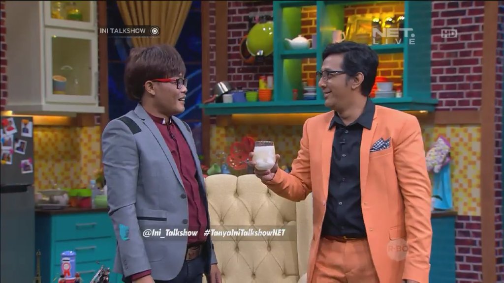 Duosolpet's tweet photo. Duosolpet slalu kompak  @newsuleprikitiw @andretaulany74  #TanyaIniTalkshowNET https://t.co/CZUjYu1Dcq