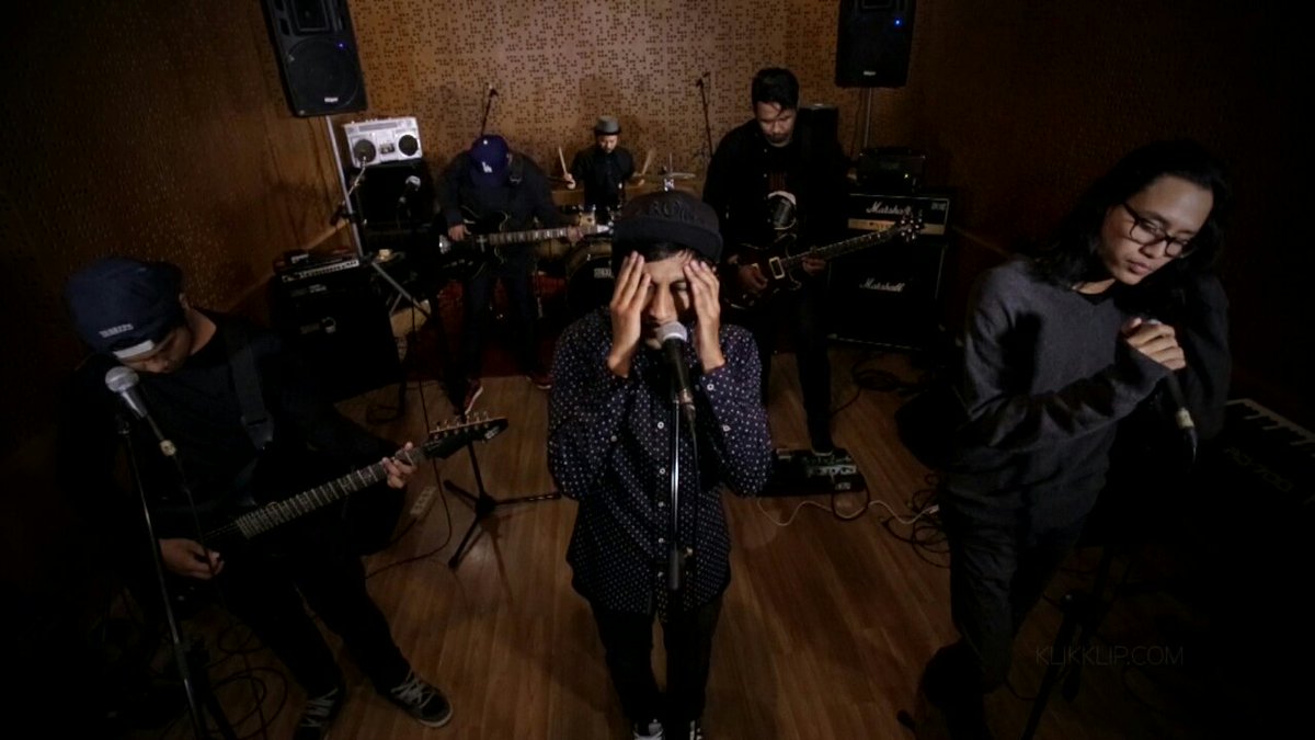 #Klikklip Studio Session: Los Chalados "Dunia" buff.ly/1ZUo5o5 <a href="/LosChalados/">LosChalados</a>