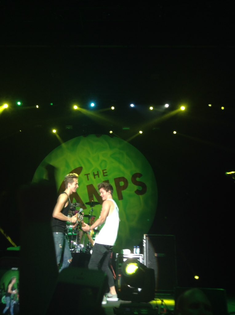 COURTNEY_LJP's tweet photo. @TheVampsband I can't believe 1 year ago today I was dancing &amp; singing along with you boys in Adelaide!! #TBT 😊😭❤️🇦🇺 https://t.co/Ntzqzh5u2E