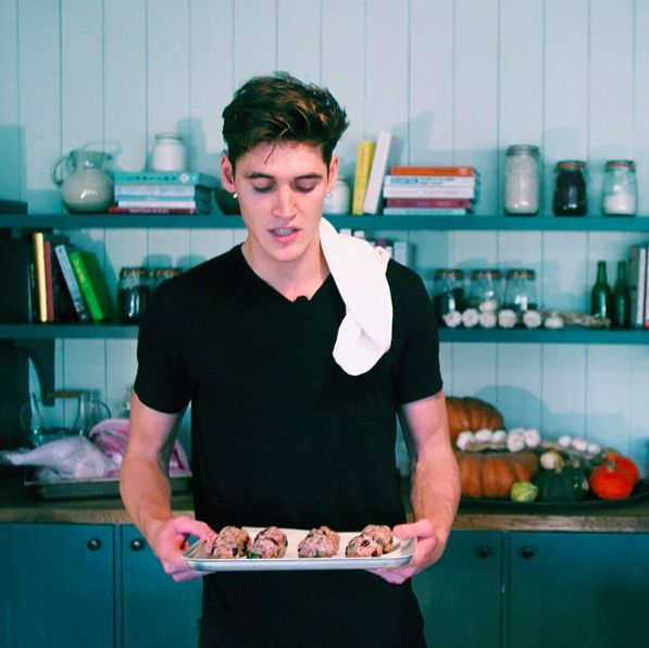 YahooLifeUK's tweet photo. Meet the #dirtychef: Model-turned-chef @IsaacCarew is causing a stir on Instagram https://t.co/4iV1CvLE6D https://t.co/CRttLX7PRP