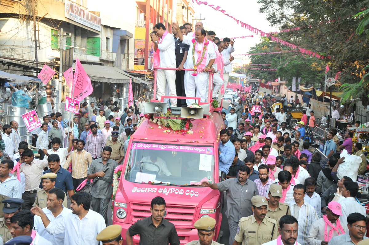 BRSparty's tweet photo. Minister Sri @KTRTRS addressed the Voters as part of Road Show campaign in Begumbazar Division #MissionGHMC https://t.co/u2kffc3qpM