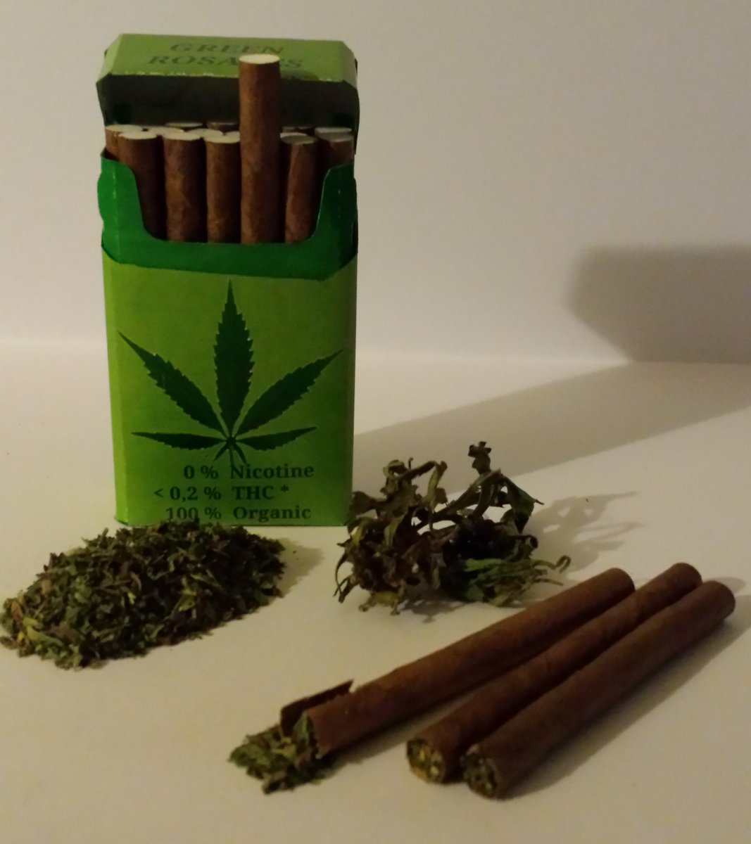 Конопля в папиросе наколка с марихуаной