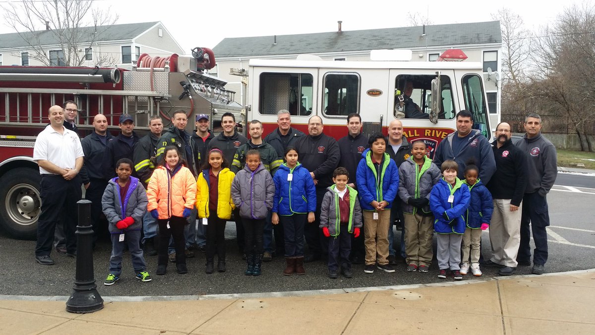 IAFF1314's tweet photo. Great day handing out 250 coats to children @Fonseca school for @FFOperationWarm @THE_PFFM @IAFFNewsDesk @MayorJFC https://t.co/zGQHQYtKgp