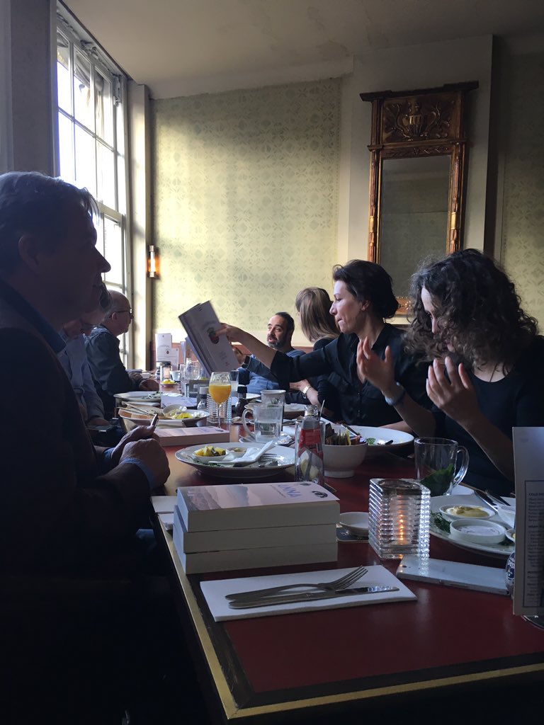 Lunch met <a href="/Ammaniti_NL/">Niccolò Ammaniti</a> en boekhandelaren: van Goes tot Enschede!