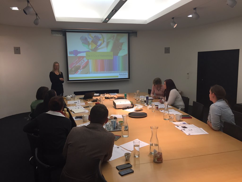 Großartiges Seminar mit @JuliaMenninga zum Thema #networking. Gerne geben wir das Wissen bei einem Kaffee weiter.