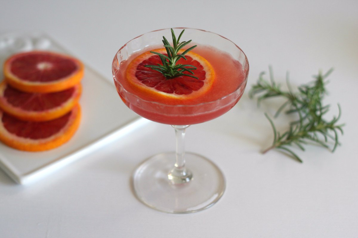 garnishblog's tweet photo. Amaretto, sparkling rose, rosemary... the gorgeous Italian 57 by @Debbi_Peek: https://t.co/o3qqOnGhK5 @disaronno_USA https://t.co/7b4g7OZ8TN