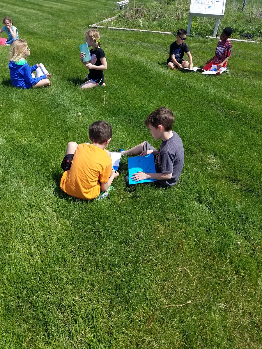kriwise's tweet photo. Sharing love and knowledge of poetry with @KeepCalmin2nd and @dsoling5 3rd grade! #creativewriting #sunnydays #chesakmartin @Dist158 https://t.co/43WgkBRWq5