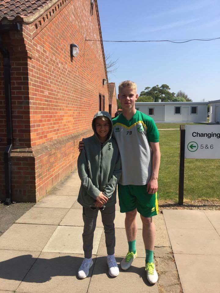 Hittum þennan snilling i Norwich @agusthlynsson #markuspall #football #Norwich #hairbond #iceland ⚽️⚽️⚽️