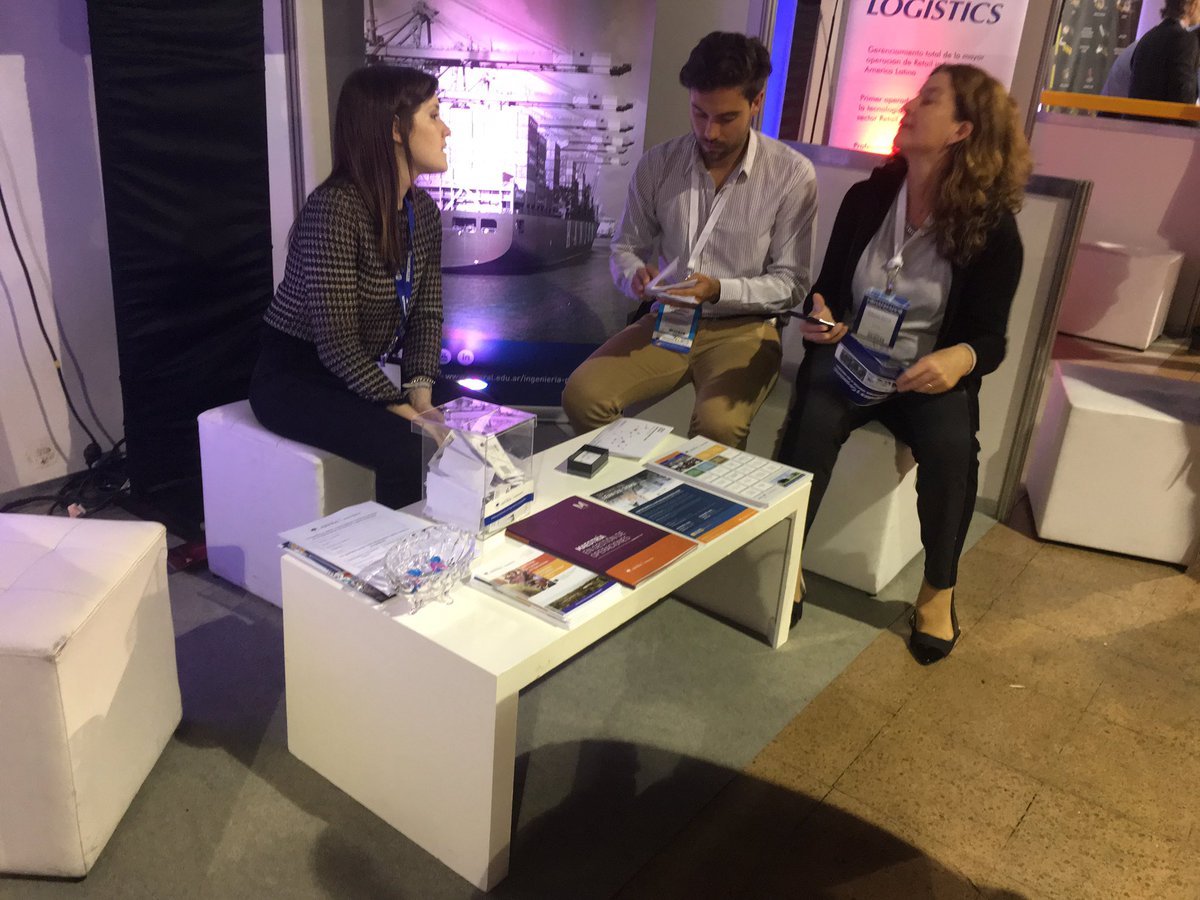 SIML2017's tweet image. Un poco de Networking en el corte #SIML2017