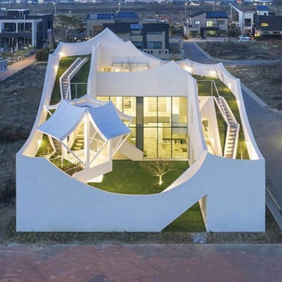 Think outside the box!⠀
✏️Flying House by IROJE KHM Architects⠀
📍Incheon, #Korea⠀