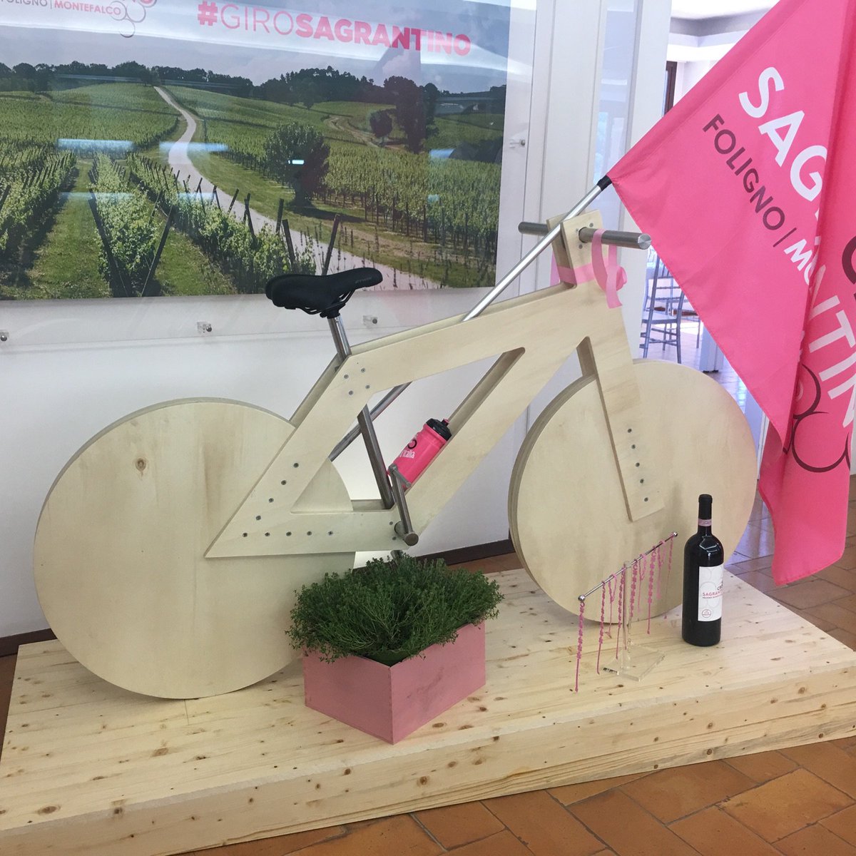 Oggi si è svolta la tappa 10 del <a href="/giroditalia/">Giro d'Italia</a>: cronometro da Foligno a Montefalco che ha baciato le terre del Sagrantino.

Orgoglio umbro! 🍷