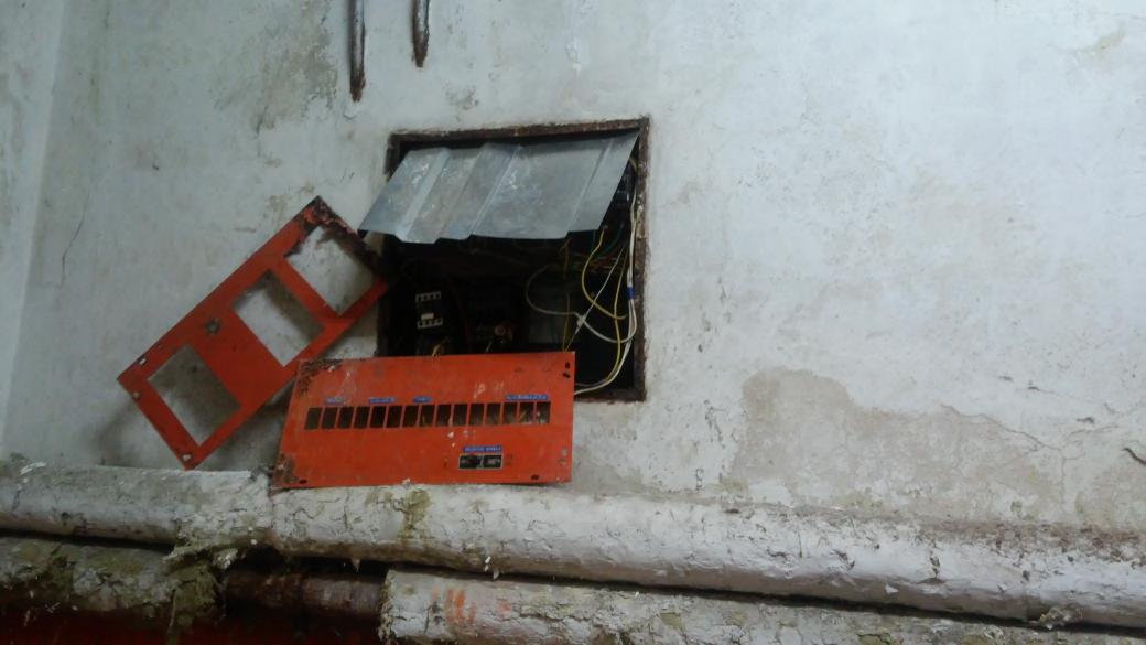iglesiasvaleria's tweet photo. Tablero eléctrico EET N5 Villa Elvira. Recuperemos las escuelas para trabajar!!! @EquipoMalena @LucianaPadulo https://t.co/oJfwpRUOsK