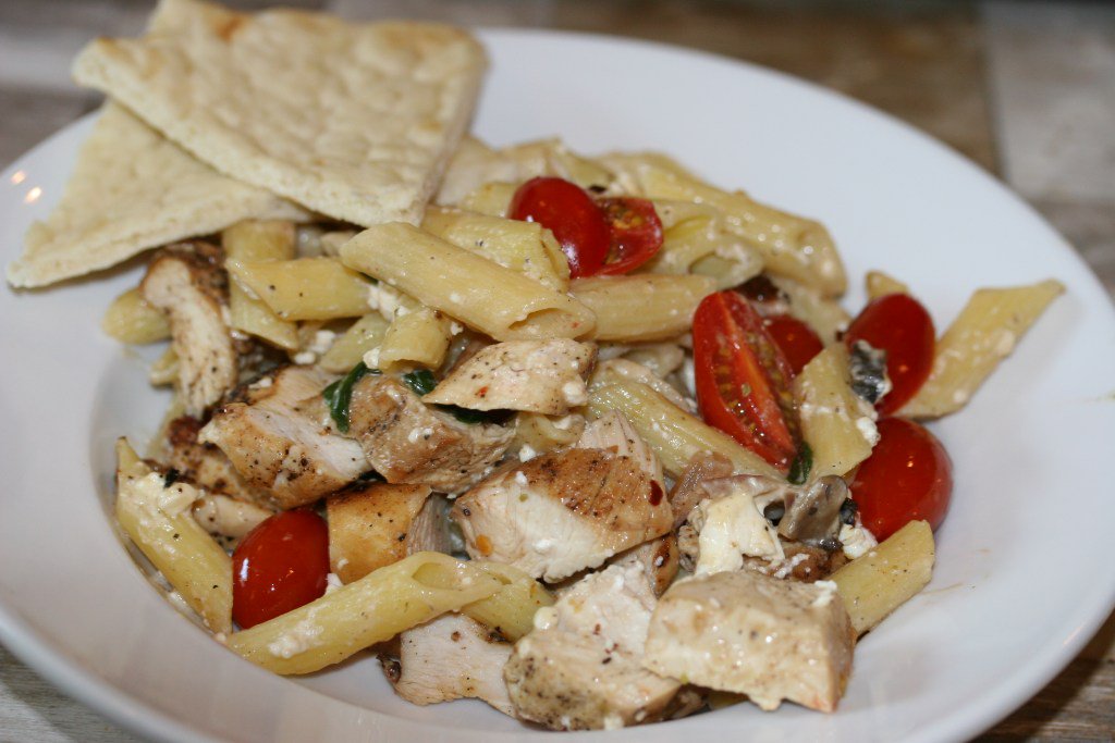 Mediterranean Feta Chicken Pasta is a pasta dish that gives a nod to Zoe's Kitchens app… whiskeynwry.com/2017/05/16/med…