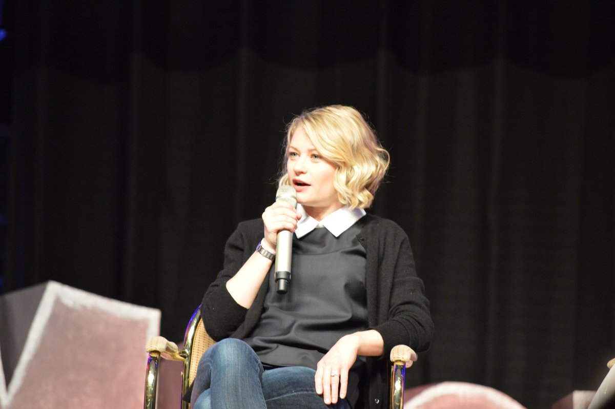 Maureegane's tweet photo. Emilie de Ravin @MagicConDE #magiccon #magiccon2017 @emiliederavin #comiccon #OnceUponATime #convention #actress #emiliederavin #smile https://t.co/d1NUSmesxl