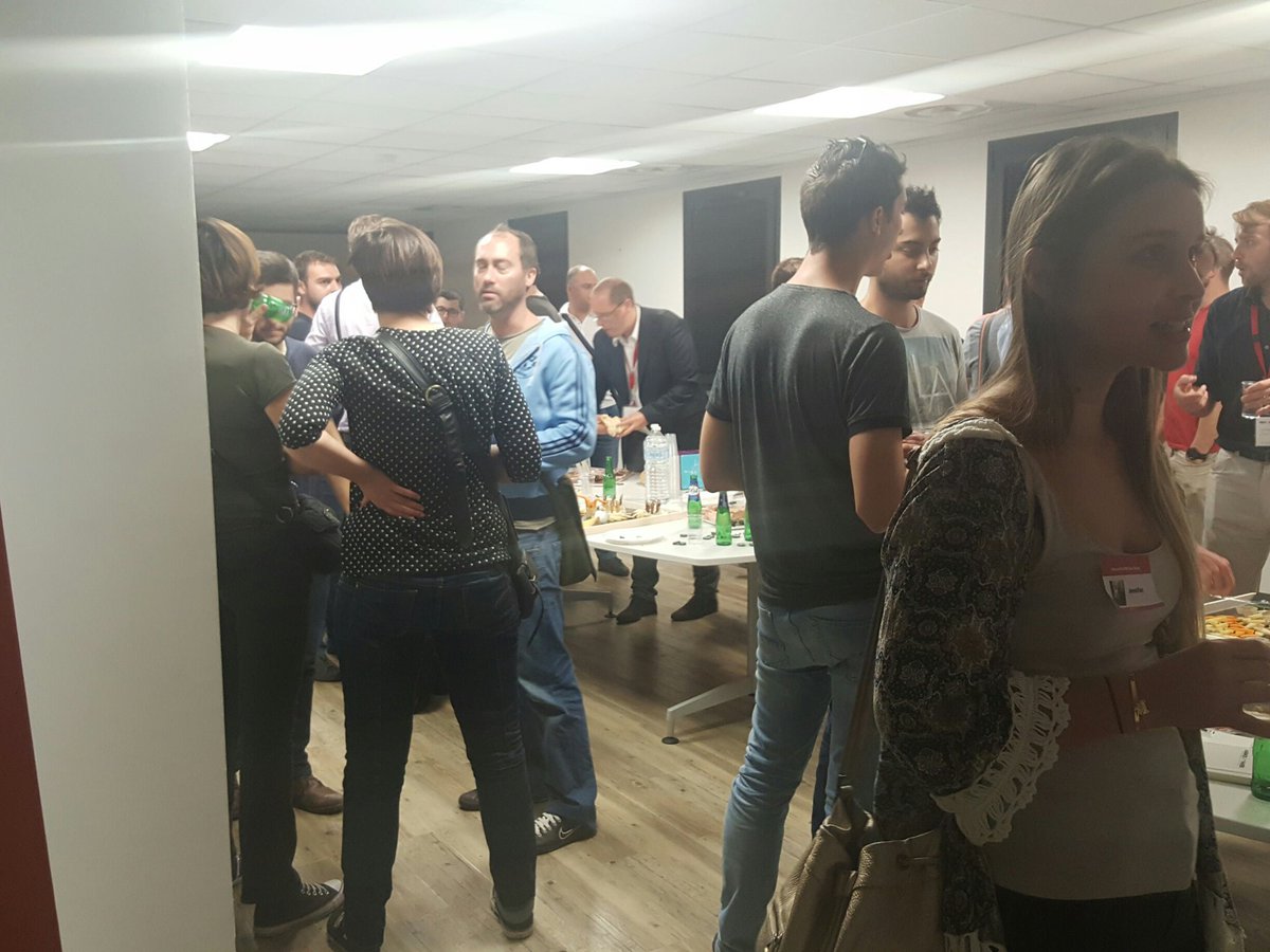 pascal_montoya's tweet image. Près de 100 devs réunis ! Merci @HighCoGroup pour l&apos;accueil et le buffet ! #meetup #afup #symfony