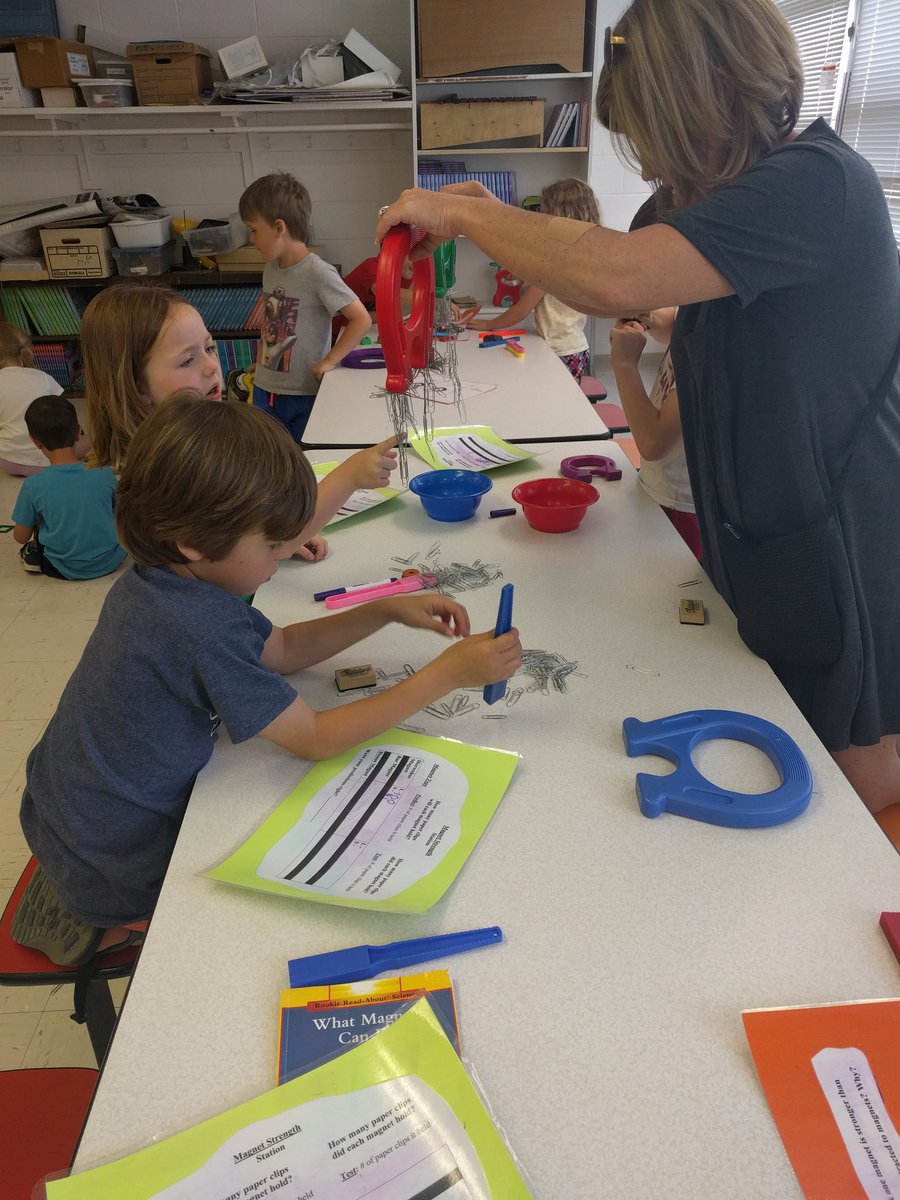 Lauren_CDM's tweet photo. It's impossible NOT to have fun with magnets!  @cdmfun @WalkerCoSchools https://t.co/Xlw3rmM5Ep