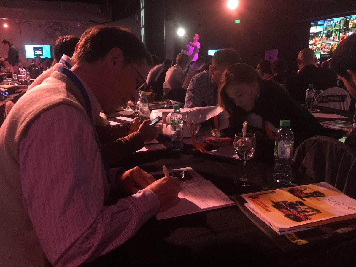 SIML2017's tweet image. Grupos de 10 en el Workshop de @Pep_Torres y a trabajar #SIML2017