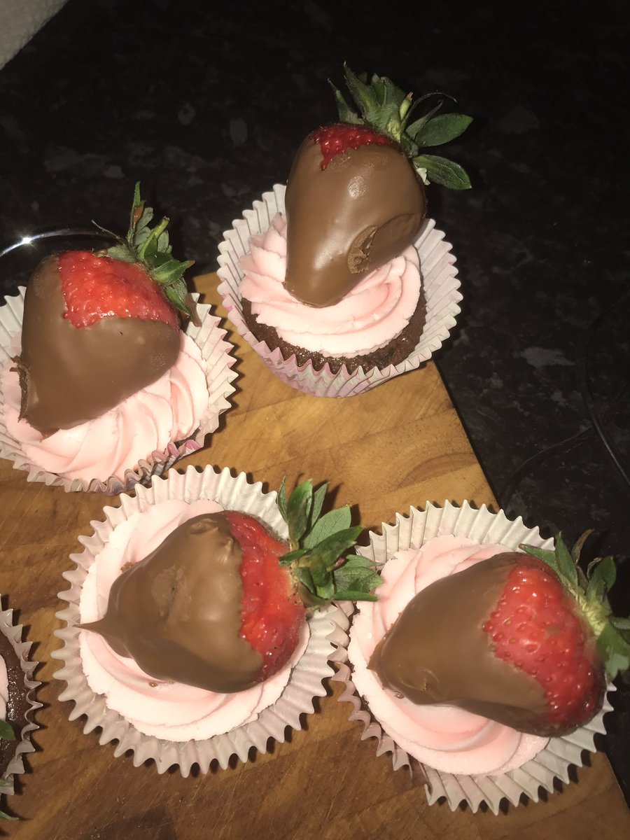 JamesMartin02's tweet photo. What's my sister playing at making these...๐#SummerBulk https://t.co/brzqJog9RO