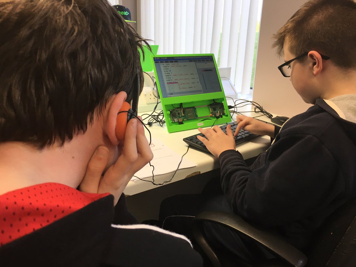 gbaman1's tweet image. More @Sonic_Pi hacking at this evenings @CoderDojoCole. Focusing on live loops tonight, still plenty of burp sounds to be heard as usual..