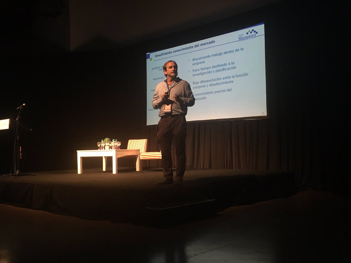 SIML2017's tweet image. "Una cosa es ser proveedor y otra es abastecer lo comprado" - José de Lorenzis