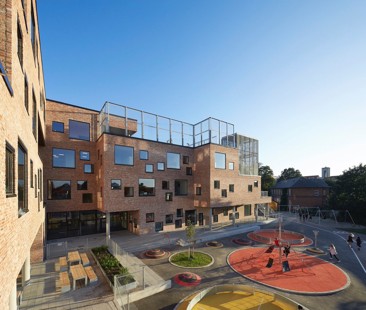Architizer's tweet photo. Henning Larsen Architects' Frederiksbjerg School is dedicated to serving the youth of Aarhus, Denmark https://t.co/ByWNh8hL6Q https://t.co/Oqmdxa036B