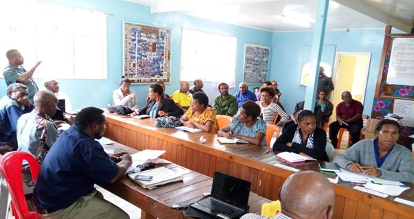 AbigailEChang's tweet photo. #Kamaliki TVET teaching faculty in #Goroka, #PNG working with @UNCDFPFIP TA to develop #FinancialEducation learning framework. #FinEDPNG https://t.co/NhQ7hMyNBY
