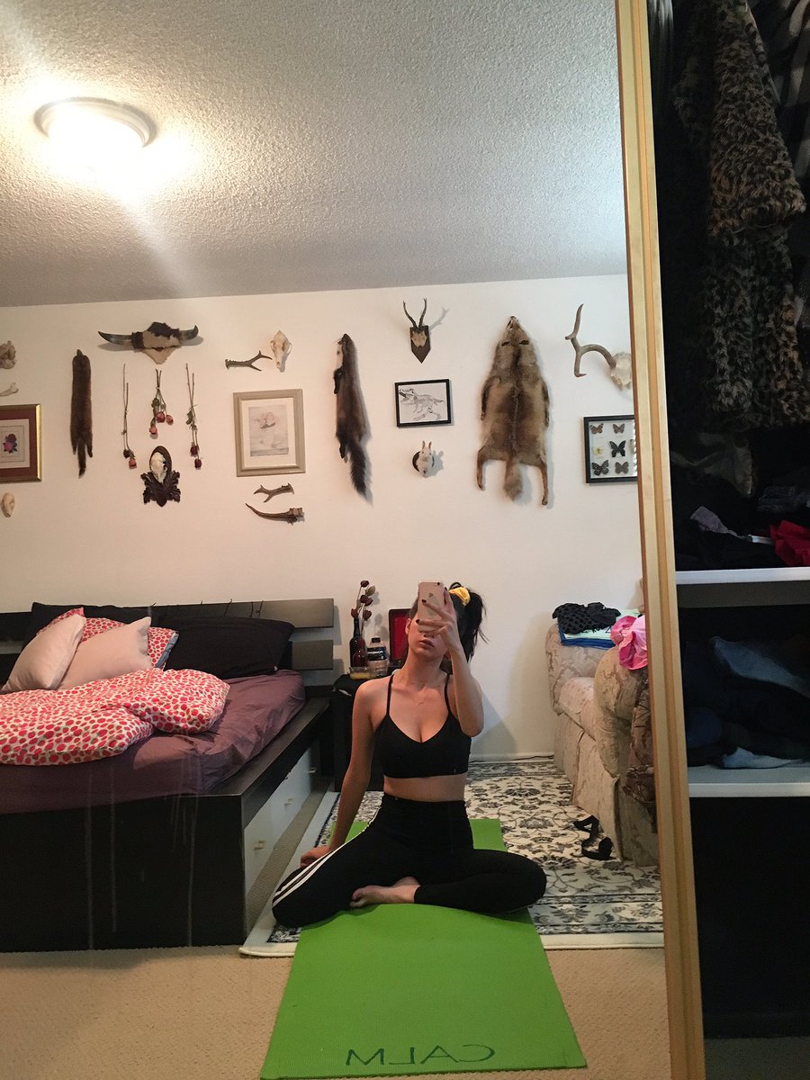mailordrbride's tweet photo. #poser #ultimateposer #woke #thirdeye #namaste #idkwhatimdoing https://t.co/aIjaiXKuVX