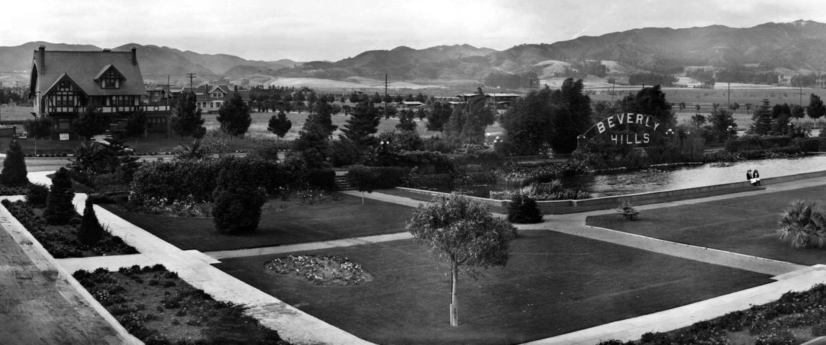 EarlyLosAngeles's tweet photo. (1920) Santa Monica Blvd. &amp; N. Beverly Dr. with the iconic Tudor Revival Park Way house, lily pond &amp; original electric #BeverlyHills sign. https://t.co/p9doil10si