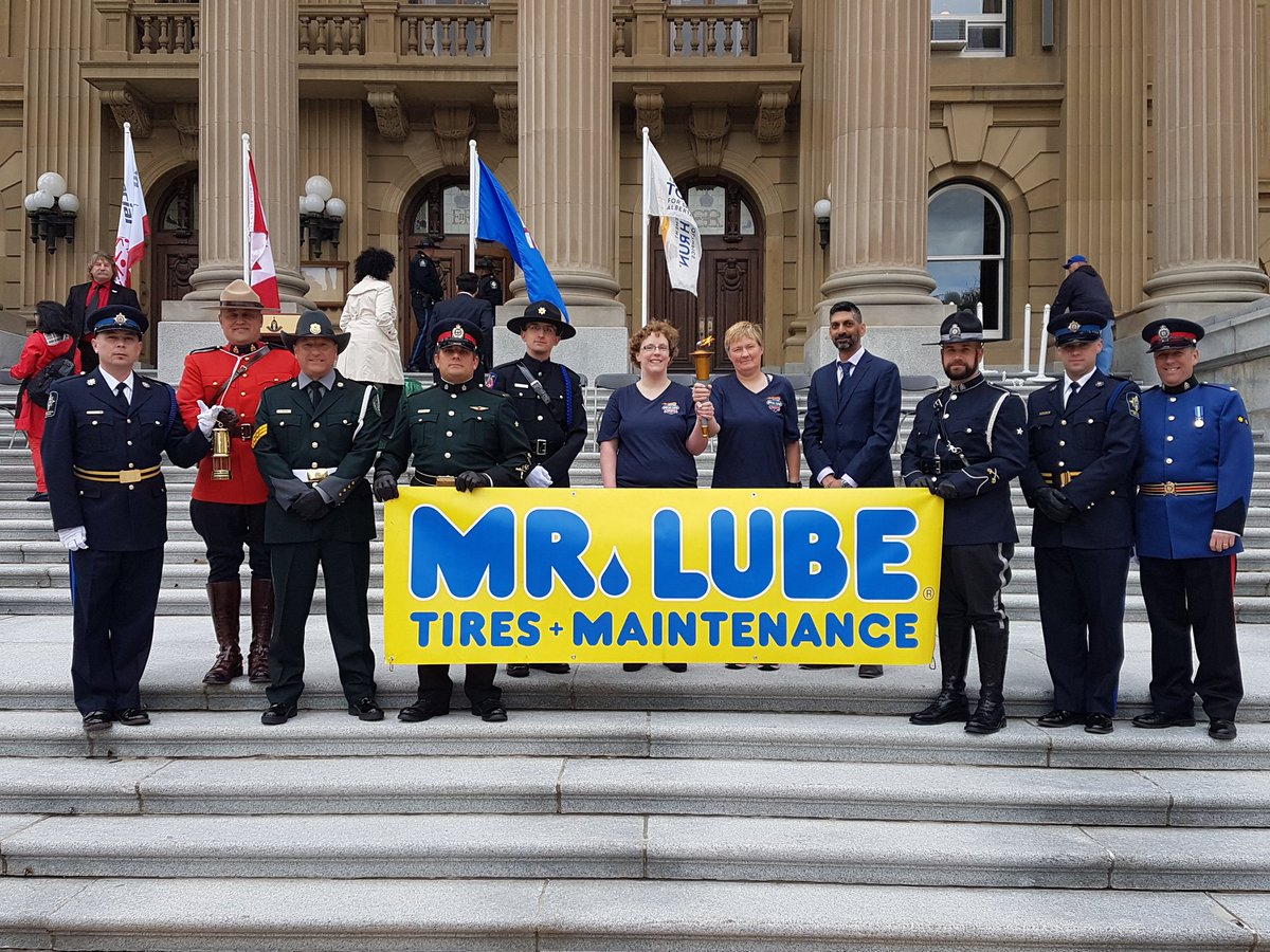 AlbertaLETR's tweet image. Big thanks to our Presenting Sponsor for the 2017 Final Leg @mrlube @MrLubeYYC for attending our Torch Ceremony #FinalLegAB17 #AbLeg