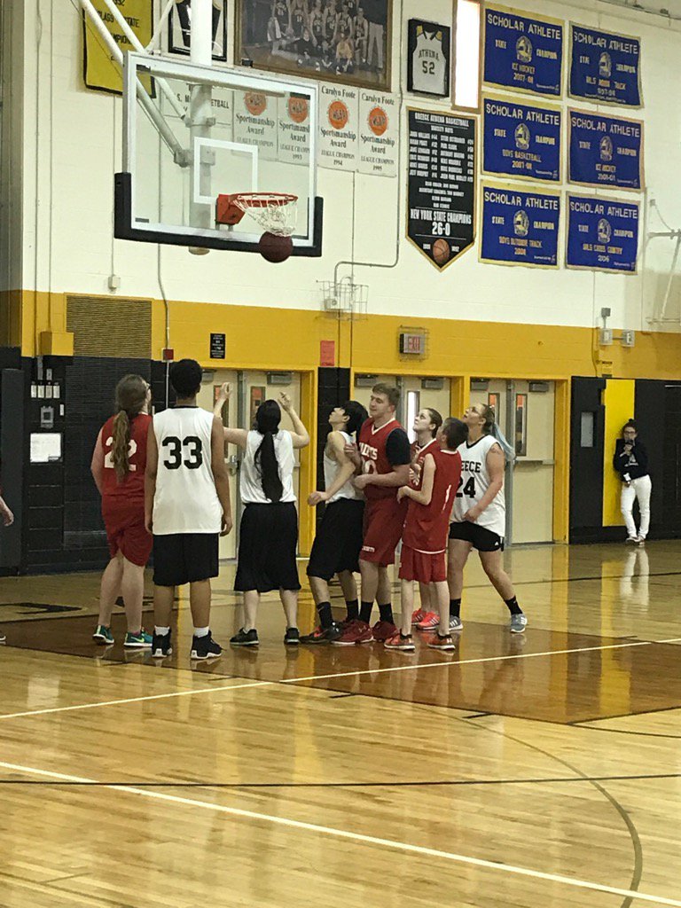 pitzi67's tweet photo. Nice basket by Tyler for the Kendets @unifiedkendets https://t.co/orDag8gXzO