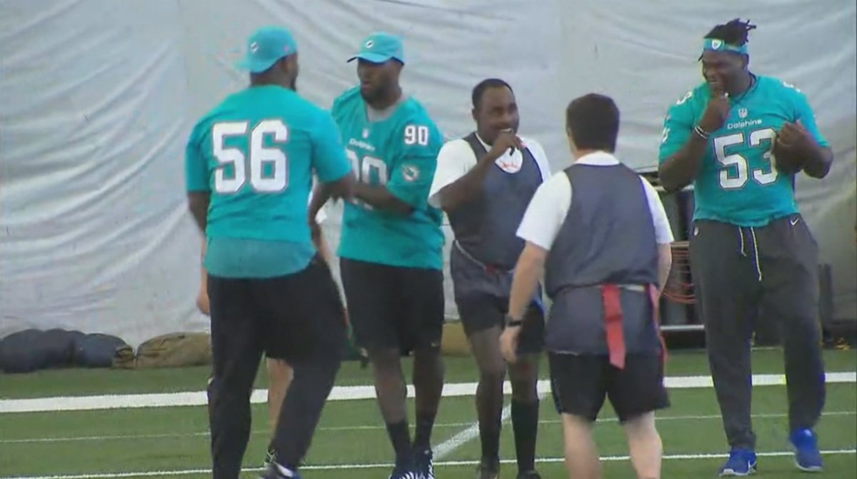 Dolphins rookies are giving back and working with Special Olympic athletes... bit.ly/2rnQOrk https://t.co/V9CPZ51VW9