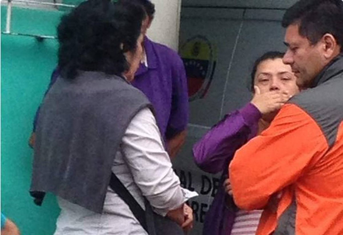 ElNacionalWeb's tweet image. #ATENCIÓN Falleció adolescente herido de bala durante “Gran Plantón” en Barinas.  bit.ly/2pSaUcb