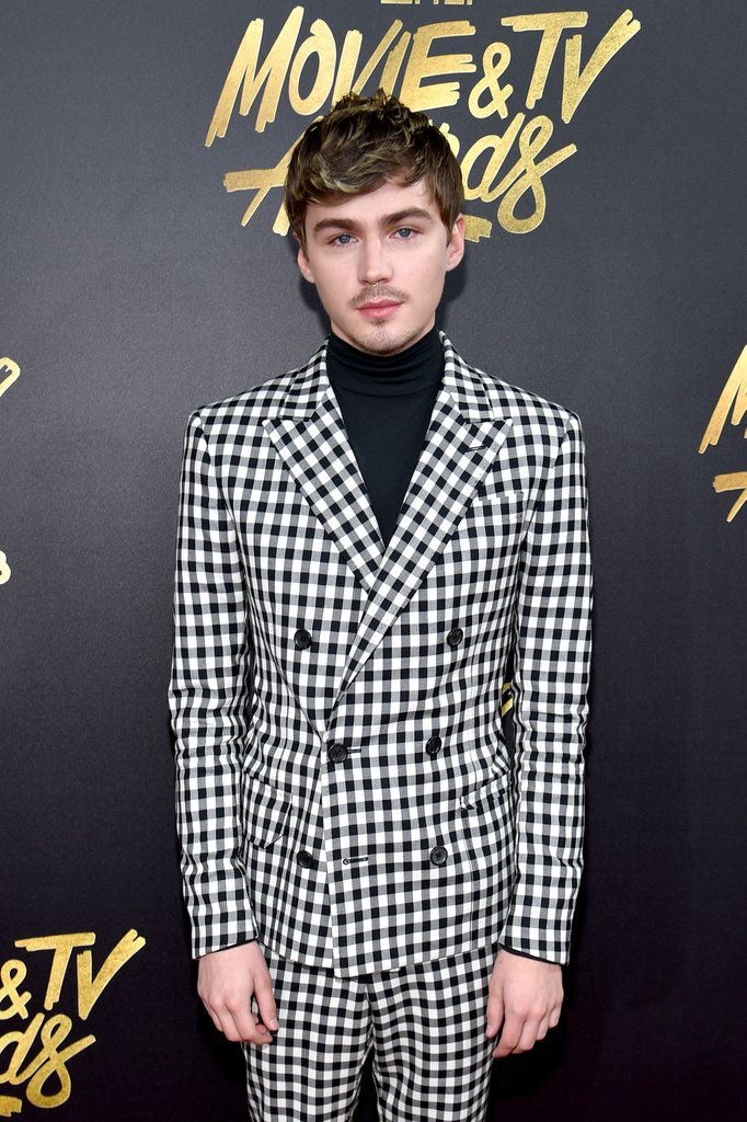 Happy Birthday to the beautiful king of fashion, Miles Heizer. 