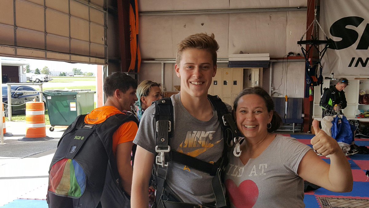 semisweetMel's tweet photo. @SkydiveINDY  Thanks for the best Mom's Day ever!! #bucketlist✔️ #mothersonmemories #newmomsdaytradition?!
#stillsmiling https://t.co/GCJOYuLDTO