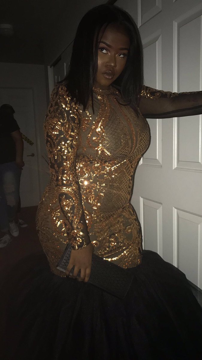 TheyCallMeTaee's tweet photo. I Had To Come &amp; Show You How Its Really Done🤑
#ThornwoodProm2017
#murderinthewoods https://t.co/ikCg8liryr