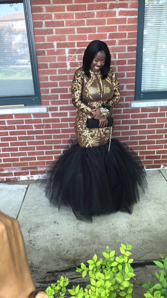 TheyCallMeTaee's tweet photo. I Had To Come &amp; Show You How Its Really Done🤑
#ThornwoodProm2017
#murderinthewoods https://t.co/ikCg8liryr