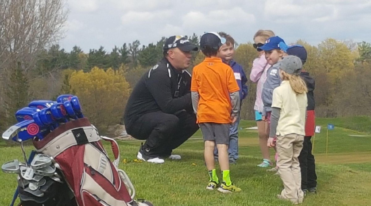 freddaveygolf's tweet photo. Junior clinics started tonight, great turnout...kids were fantastic! @BarrieCC https://t.co/reR83Jsej2