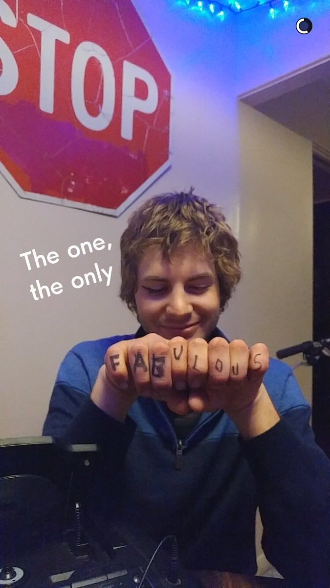 fetusraging's tweet image. Nothing like waking up on a Sunday morning with the shame. Sorry about last night I'm fabulous #saturdaynight #difs #wasted #fail #sharpie #