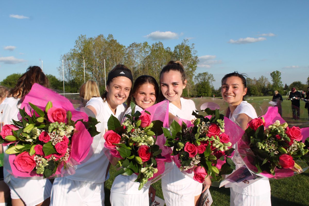 MHSVARSITYSOCCR's tweet photo. MVS loves their seniors!!!! Beat Garden City 4-1!!! @shrader_maggie @am_infinity35 #gobigfish https://t.co/erK5Fiyrbr