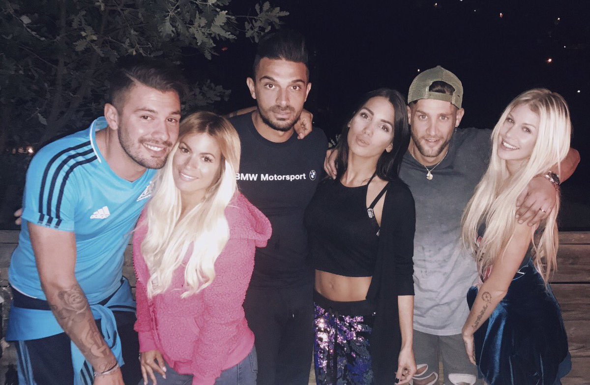 MarseillaisTW9's tweet image. 💫 Family 💫 @KevinGUEDJ @carlamoreau_ @JulienMiami @ManonMarsault @Paga_w9 @ADIXIA