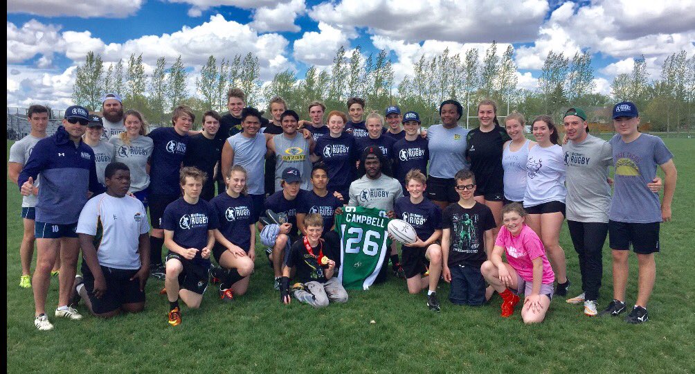 MacDowellRugby's tweet photo. MacDowellRugby guest coach @txvscii brought his @sgrugby7s Gold Medal to training today! Tevaughn is @sskroughriders &amp; @rugbycanada star 🇨🇦🥇 https://t.co/Wajcc54vZW