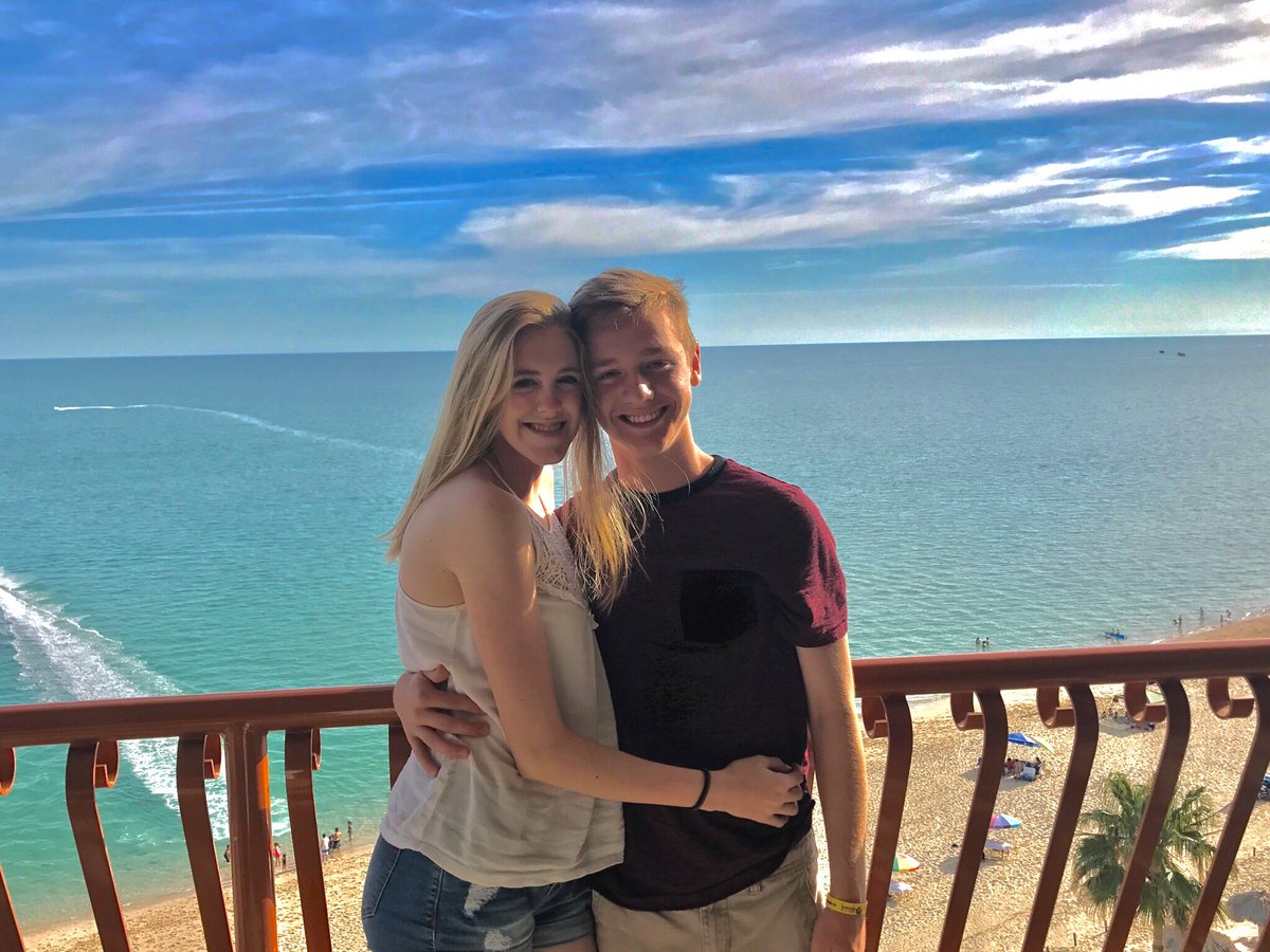 Logan_Ritter23's tweet photo. Rocky point this weekend 👌🔥 https://t.co/TMrQD4IWtH