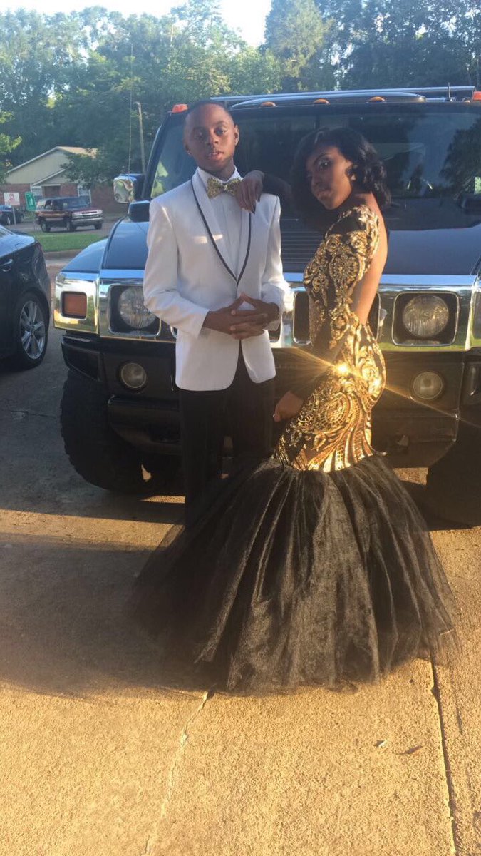 xx_reesiee's tweet photo. ✨ prom 2017 https://t.co/MXQyxiInxI