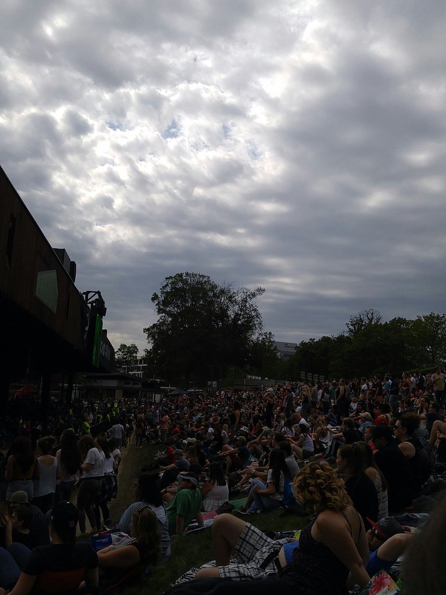 DiahLynn's tweet photo. @DC101 #kerfuffle #norainplease https://t.co/hOy80gXbyn