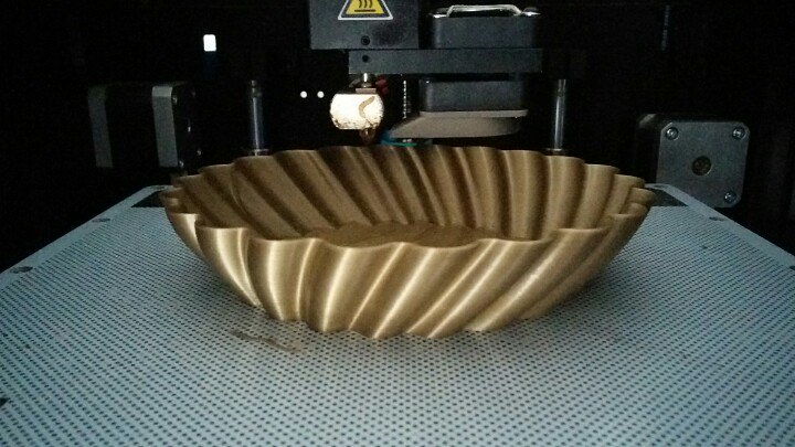 3dprint_nl's tweet photo. Test print with #makerpoint pla on my Zortax m200 using raft away. Hard to find settings to get it working but getting close. https://t.co/FaHvd2p80i