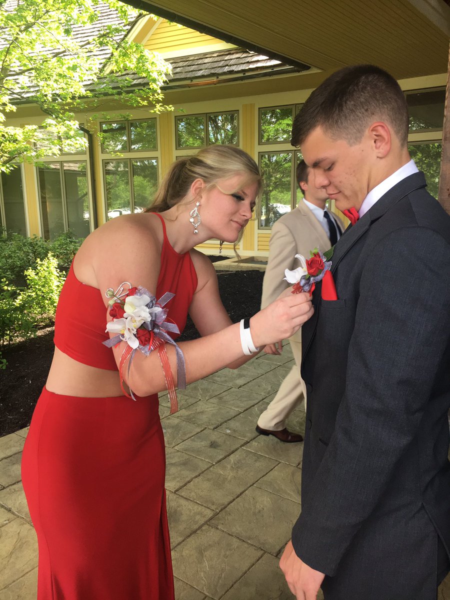 frickalysa's tweet photo. Prom ❣ https://t.co/Ig2EUAz4ik