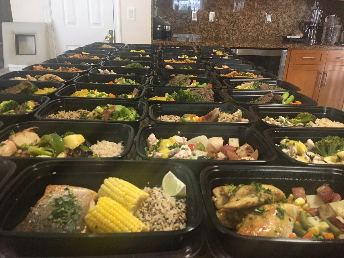 __AndresT19's tweet image. Thank you everyone that's signed up, I remember making only 10 a week now I need a bigger table 😭 I appreciate everything