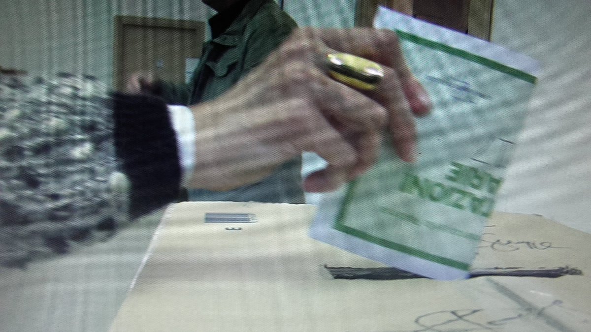 FTrappolini's tweet photo. Milano : Salvini resta segretario della Lega con l' 82,7 % delle preferenze nelle primarie #extrAgora https://t.co/014Lqm10NT
